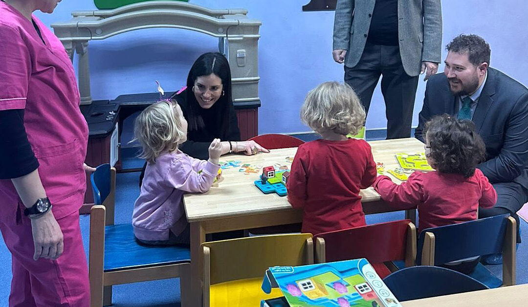 Μαζί με τον Γενικό Γραμματέα Δημογραφικής και Στεγαστικής Πολιτικής του Υπουργείου Κοινωνικής Συνοχής και Οικογένειας
